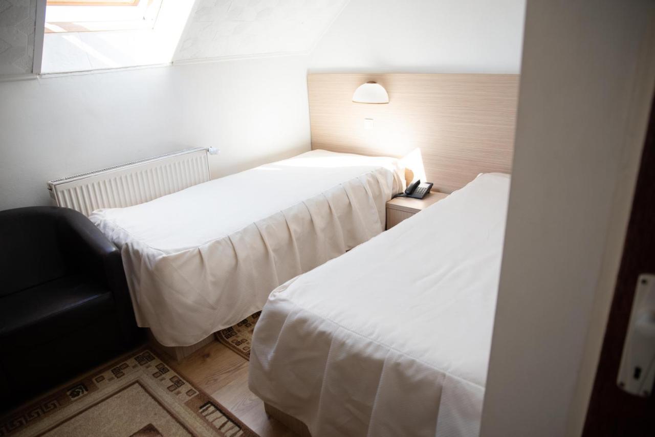 Motel Moara Veche Săcălăşeni Exteriör bild