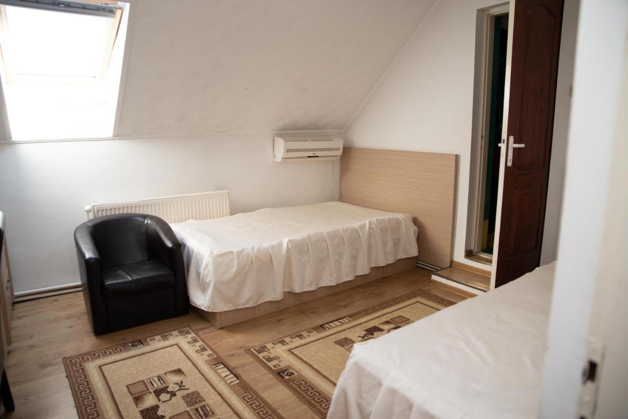 Motel Moara Veche Săcălăşeni Exteriör bild